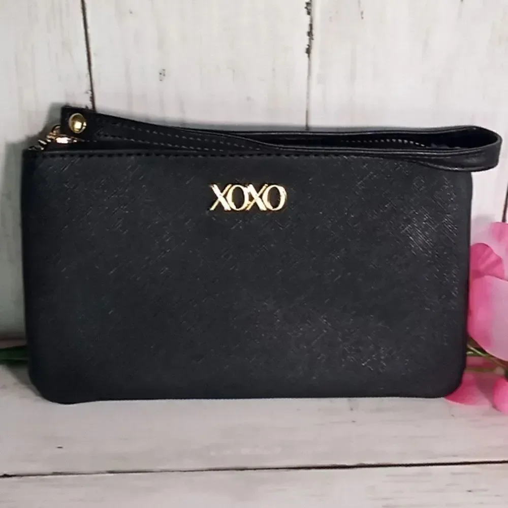 XOXO Corner Zip Wristlet
